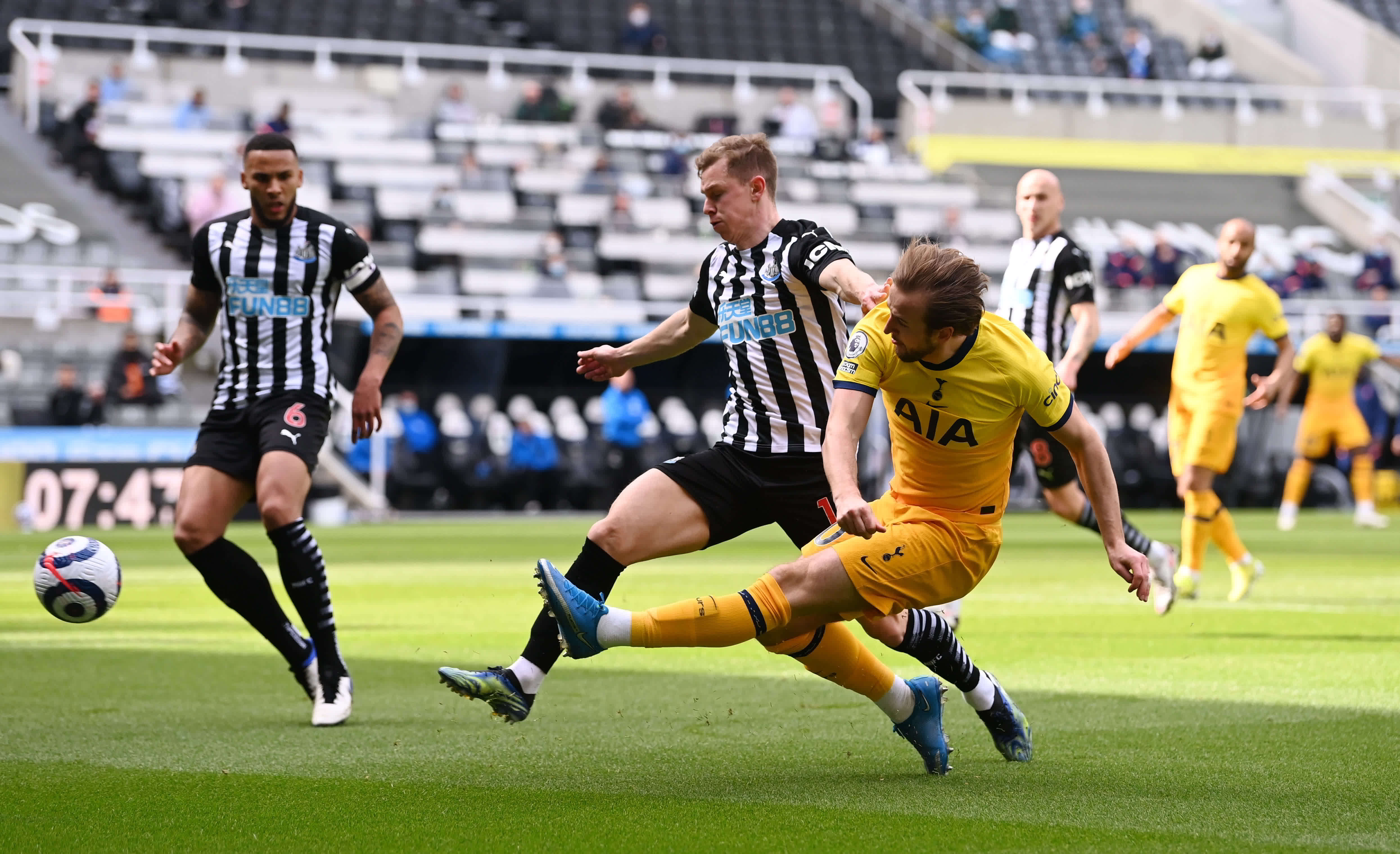 与波兰门将 与波兰门将