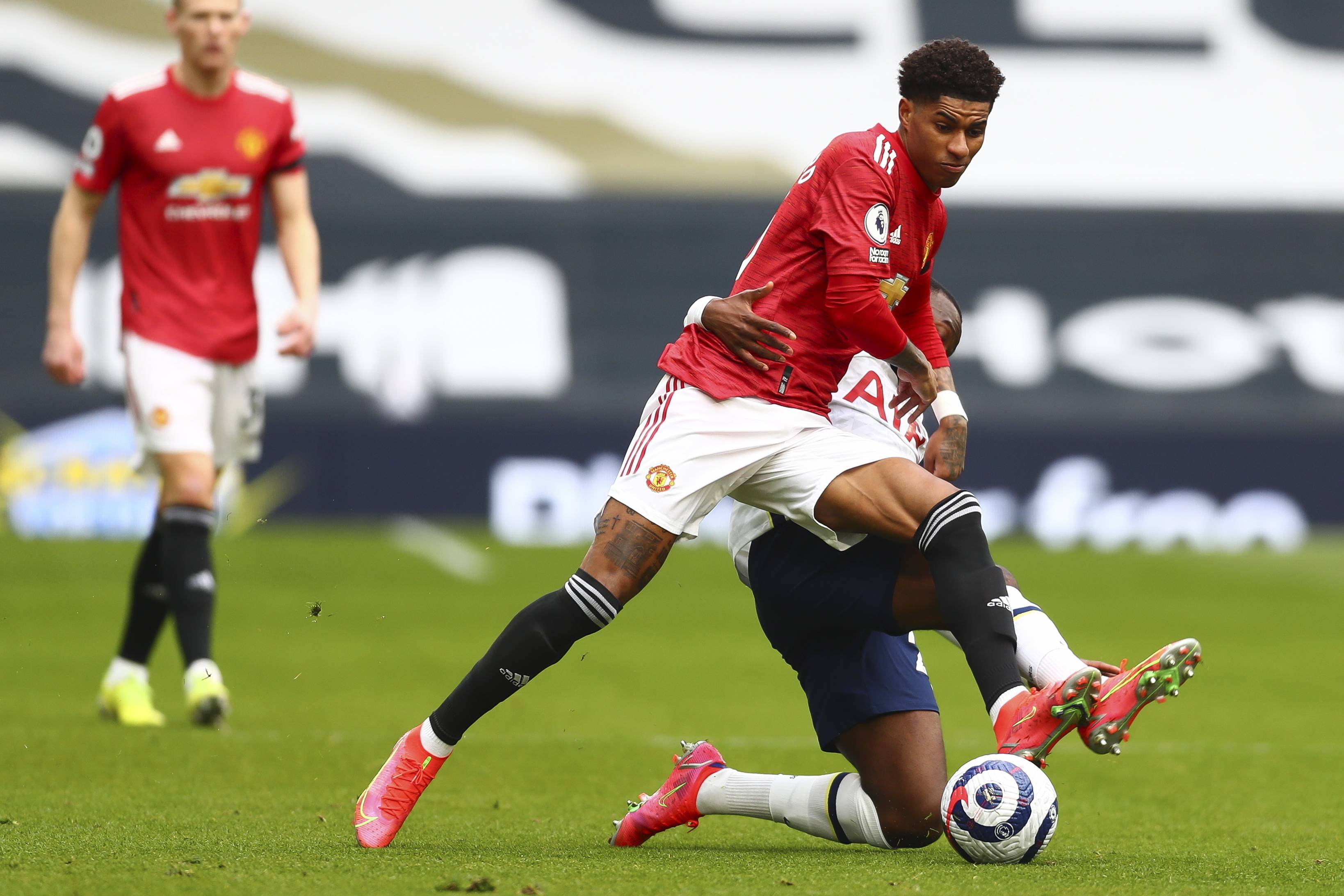 凭借高超的 凭借高超的